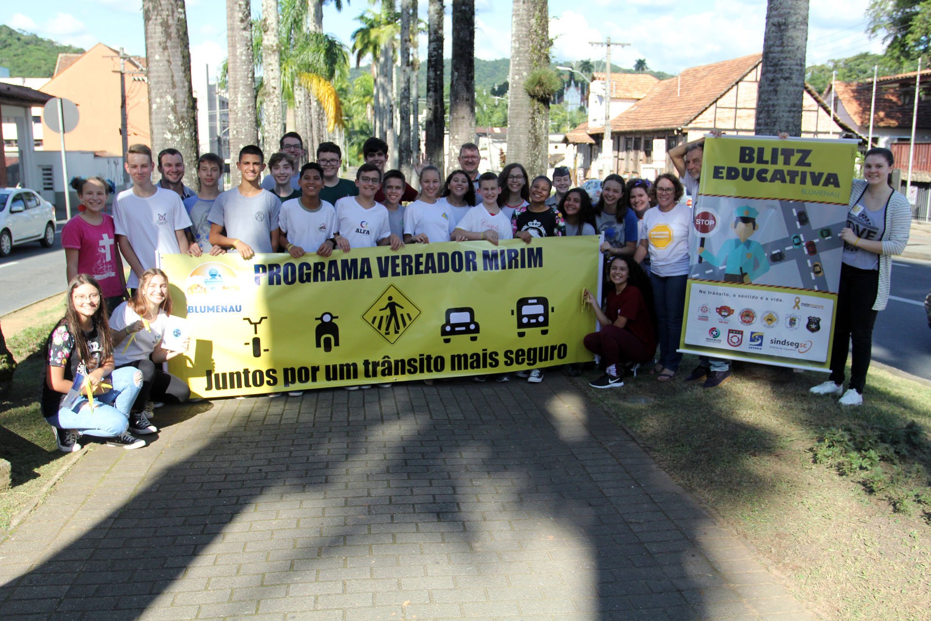 Escola do Legislativo participa de ação para marcar o ‘Dia de Luta pelas Sinaleiras Sonoras’