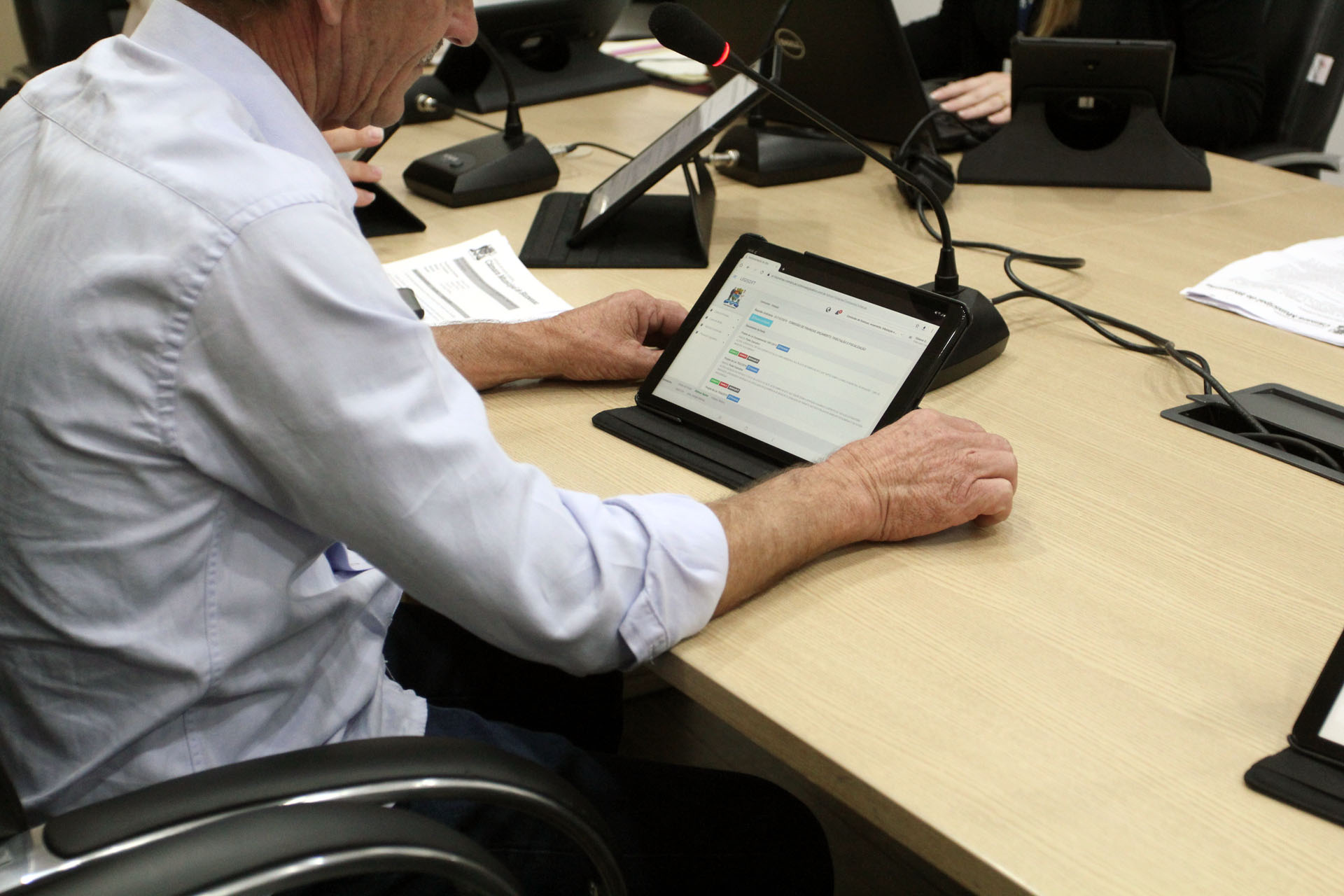 Comissão de Finanças dá pareceres favoráveis a cinco projetos de lei e a projeto de resolução