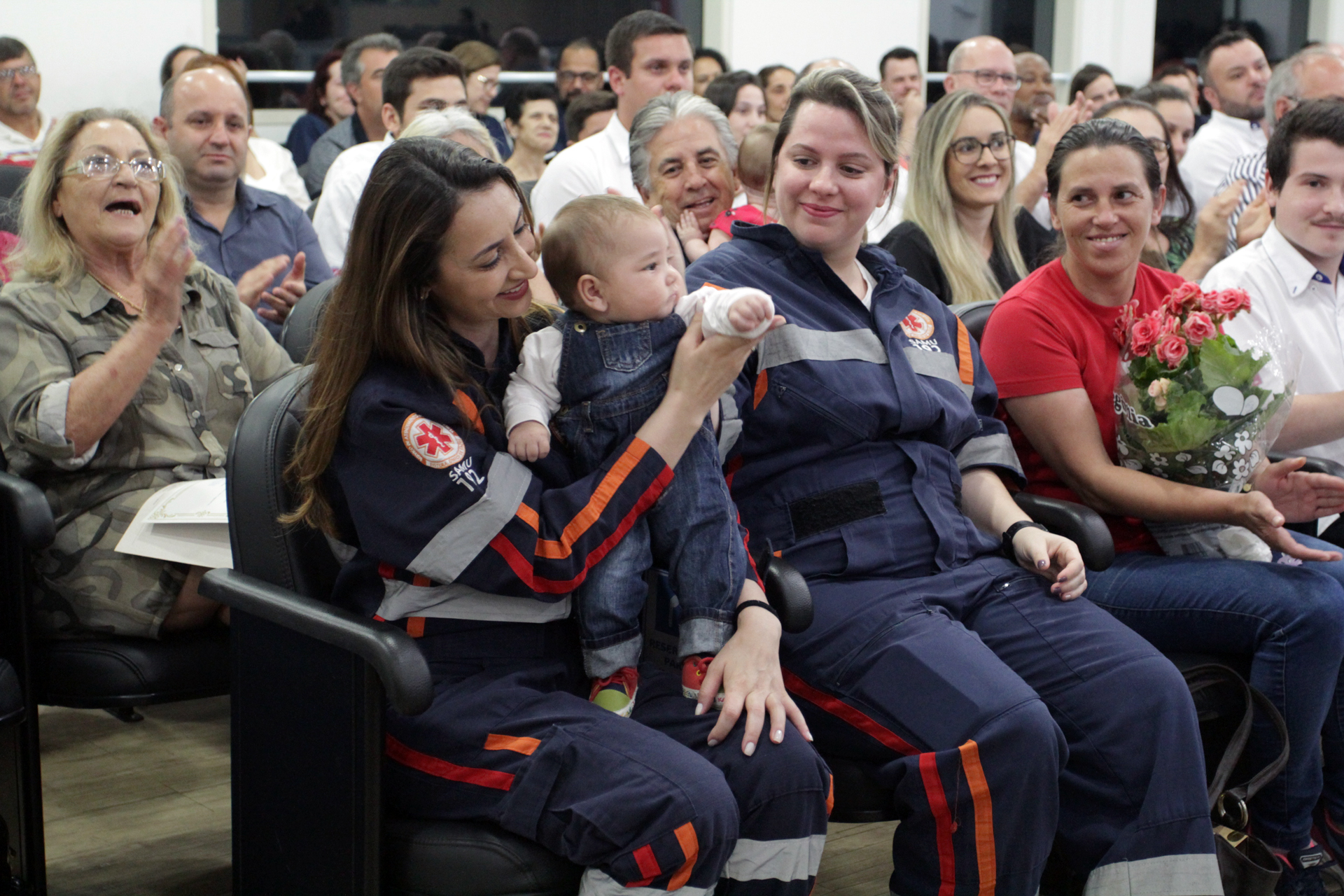 Câmara homenageia personalidades, empresas e instituição com moções de louvor
