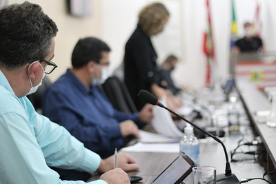 Vereadores aprovam dois projetos do Executivo em redação final e acatam veto total