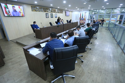 Vereadores revogam lei que exigia cursos para profissionais da área de estética e beleza