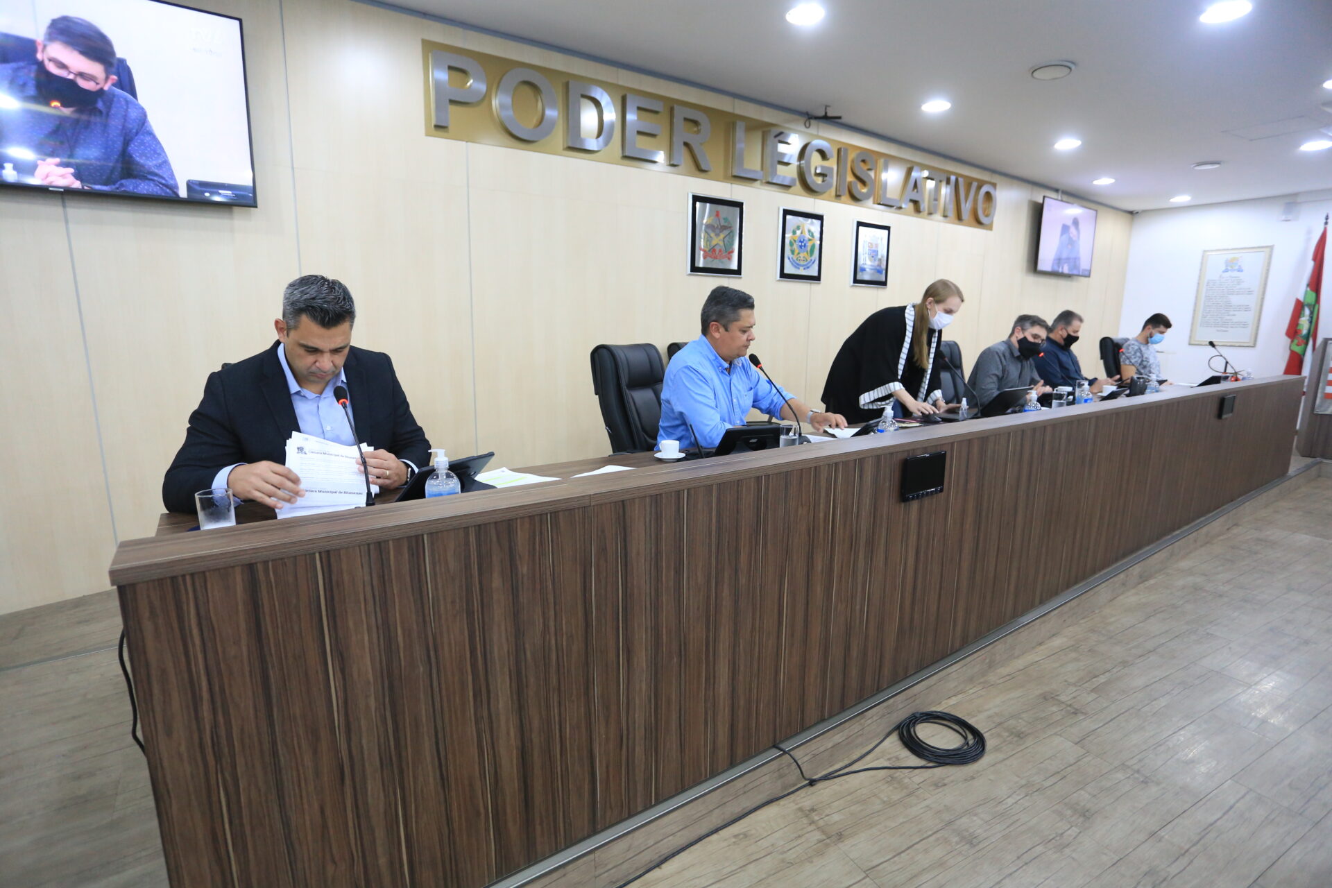 CCJ analisa 19 propostas e concede parecer favorável a 13 projetos de lei e a duas emendas