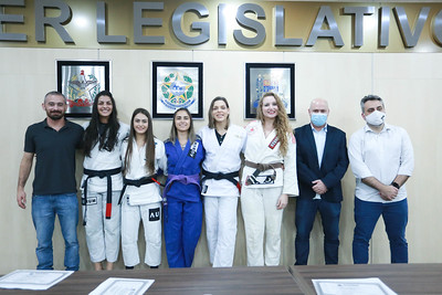 Câmara de Vereadores homenageia time de jiu-jitsu feminino de Blumenau