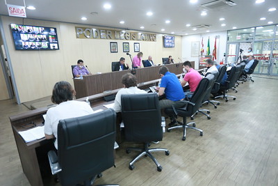 Aprovado projeto de lei que garante faixas zebradas ao lado de vagas de estacionamento exclusivas para cadeirantes