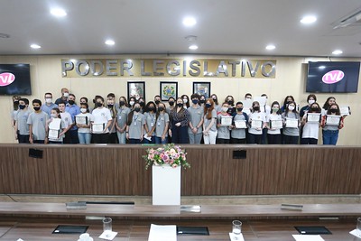 Novos vereadores mirins da Legislatura 2022 são diplomados em sessão