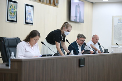 Quatro projetos de lei, projeto de decreto legislativo e emenda passam pelas Comissões de Educação, Transportes e Agricultura