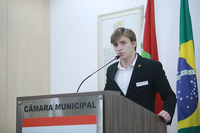 Presidente do Capítulo Vale do Itajaí da Ordem Demolay ocupa a tribuna livre