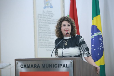 Advogada Marilize Martinez ocupa a tribuna para falar do poder transformador das mulheres