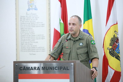 Sub-comandante da Associação dos Veteranos do 23º BI ocupa a tribuna para agradecer concessão de terreno à organização