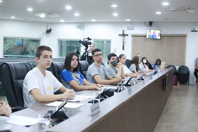 Vereadores mirins aprovam dois requerimentos na sessão desta segunda-feira