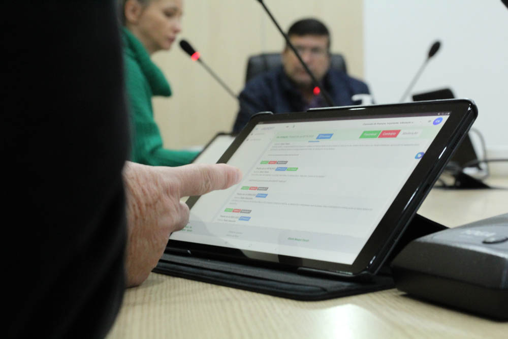 Quatro projetos de lei e uma emenda passam pela Comissão de Finanças 