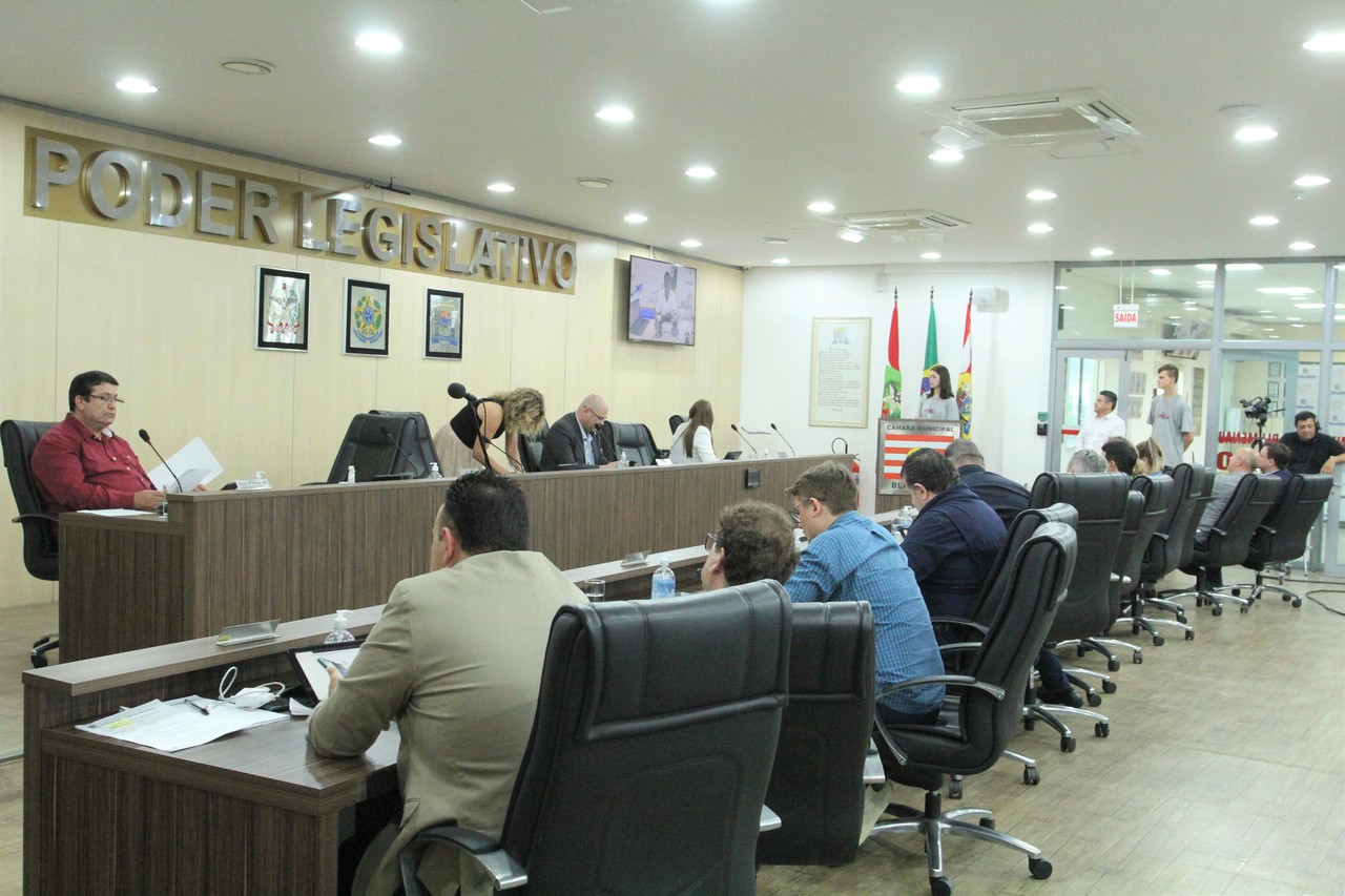 Vereadores aprovam projeto que concede férias coletivas aos servidores municipais