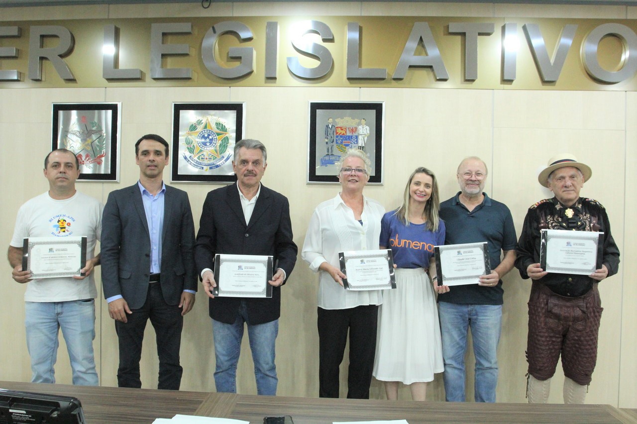 Câmara entrega cinco homenagens para personalidades e associações da cidade 