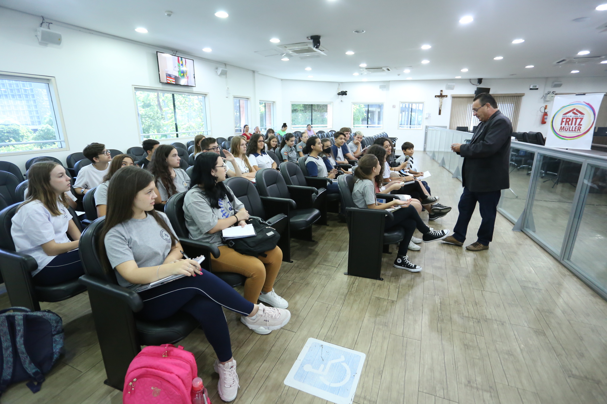 Vereadores mirins da Legislatura 2023 concluem Curso de Oratória na Câmara