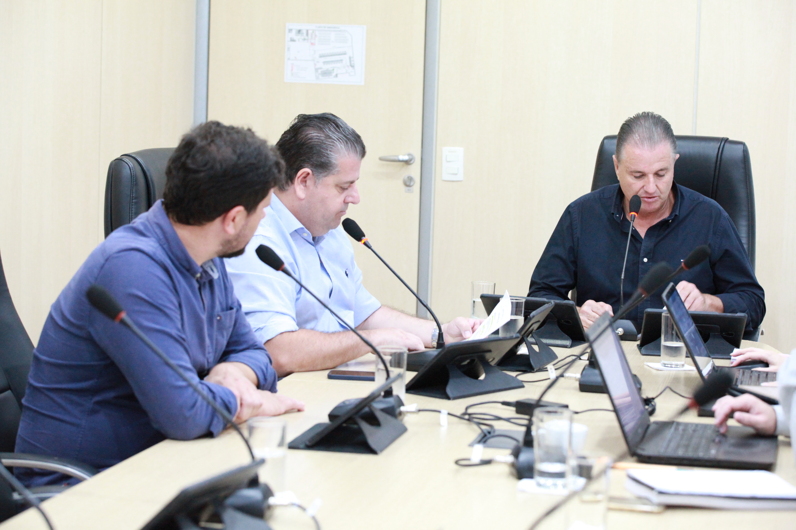 CCJ analisa 12 projetos de lei e um veto parcial