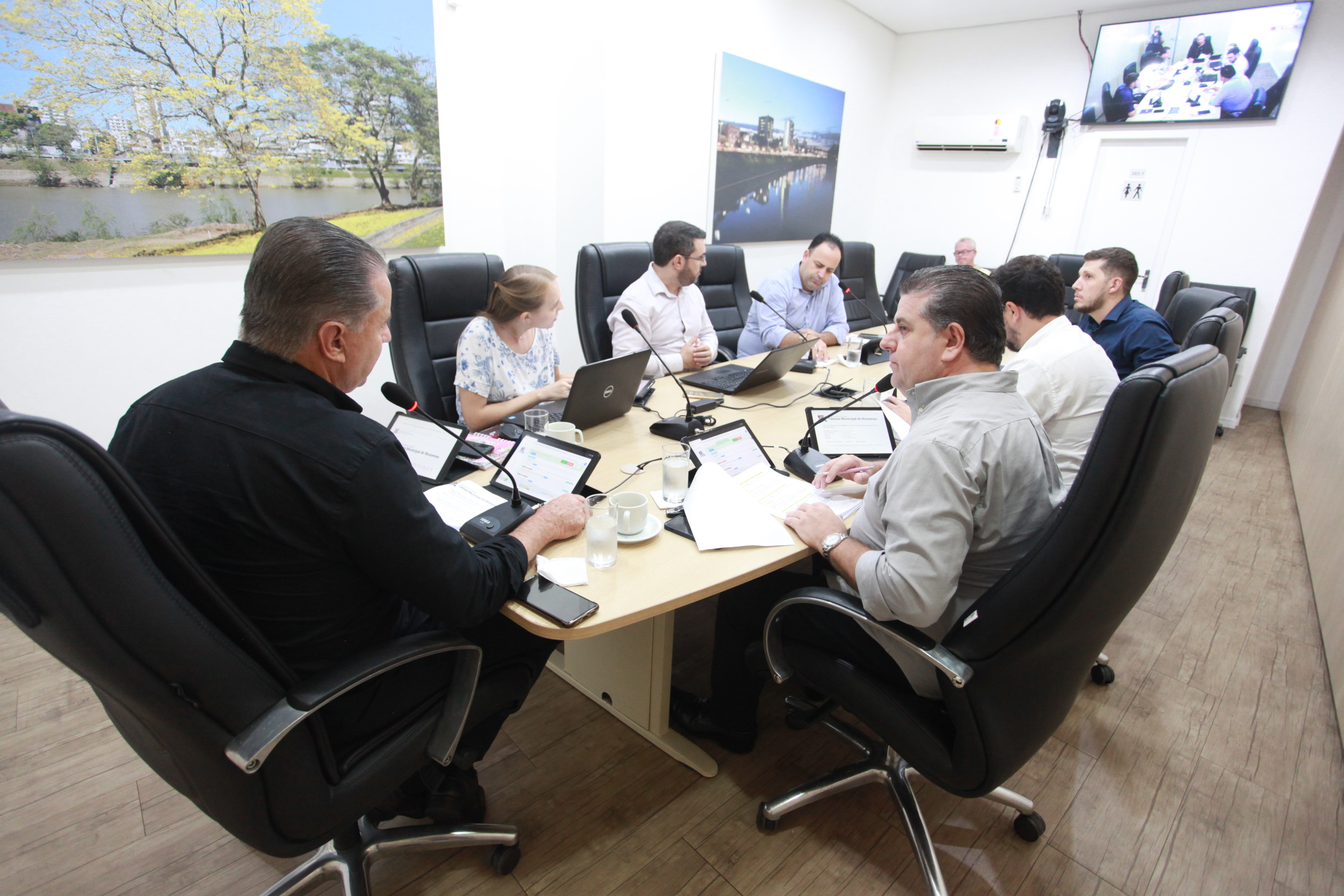 CCJ ANALISA 25 PROJETOS, EMENDAS E VETO