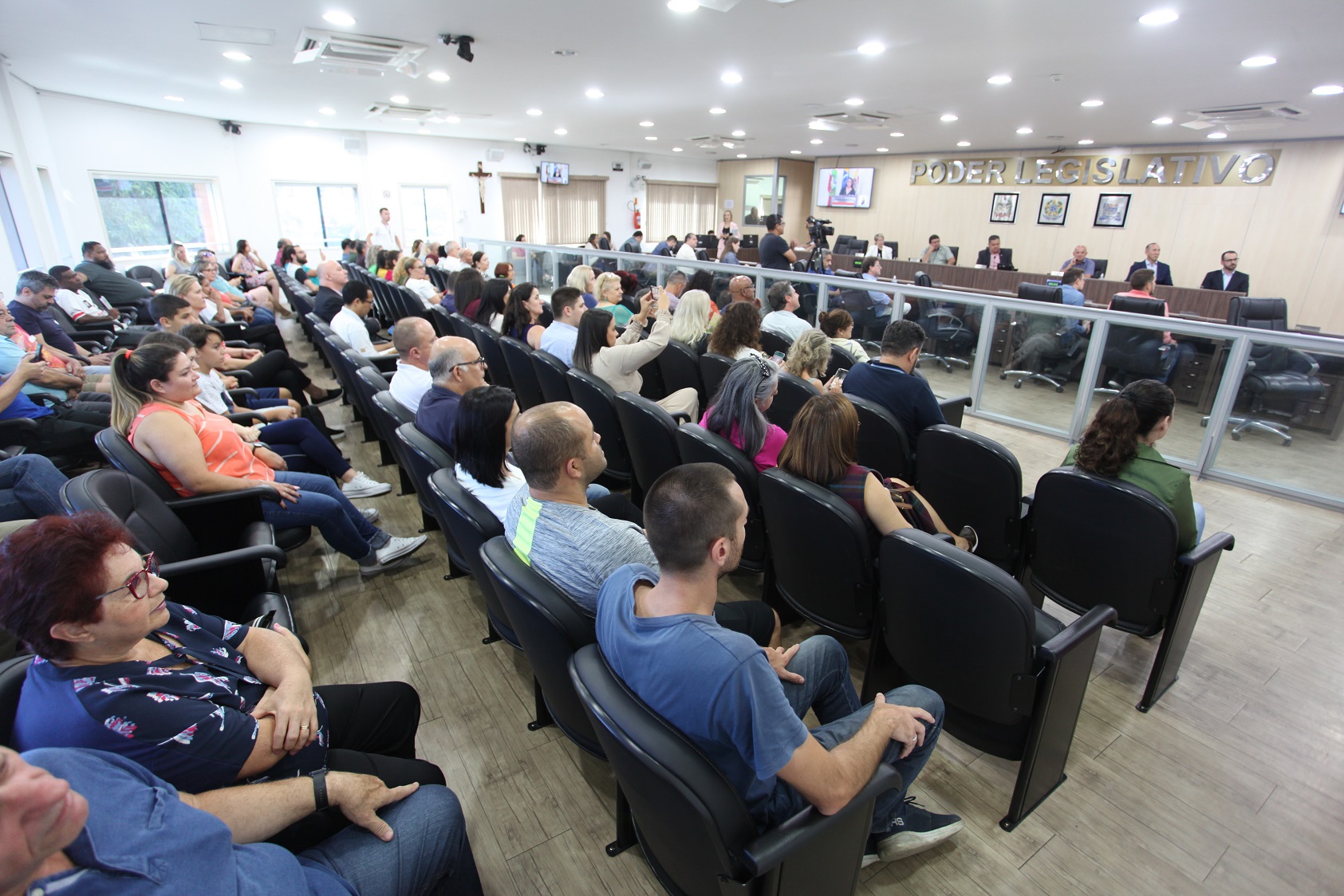 Vereadores aprovam projeto que autoriza parceria público-privada para instalação de totens para dejetos de animais