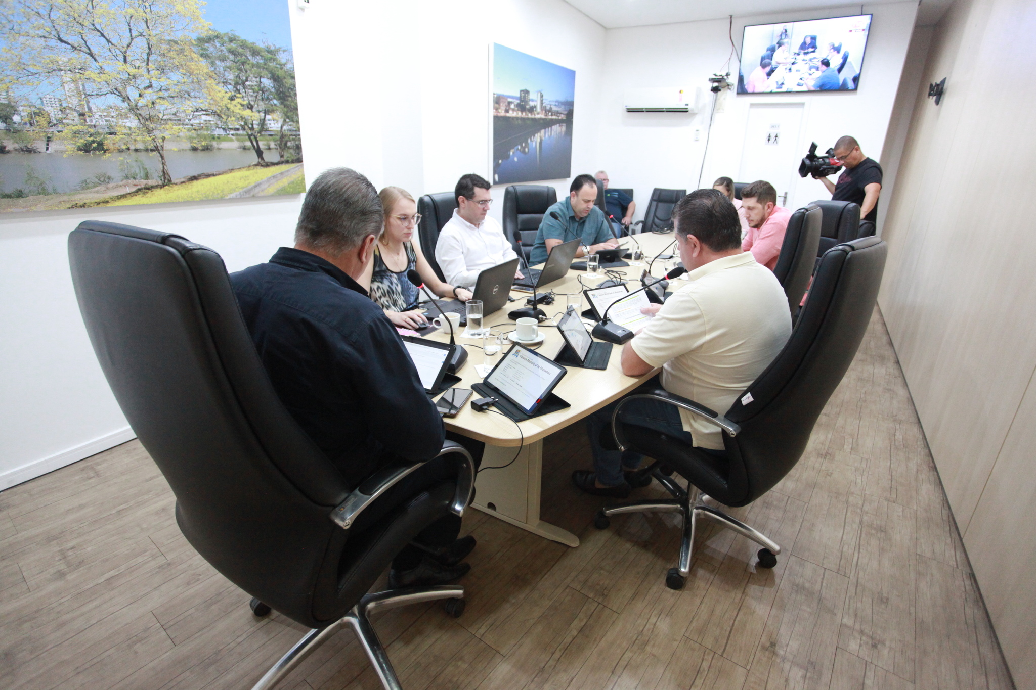 Quatro projetos de lei e uma emenda recebem pareceres favoráveis da CCJ e Comissão de Finanças