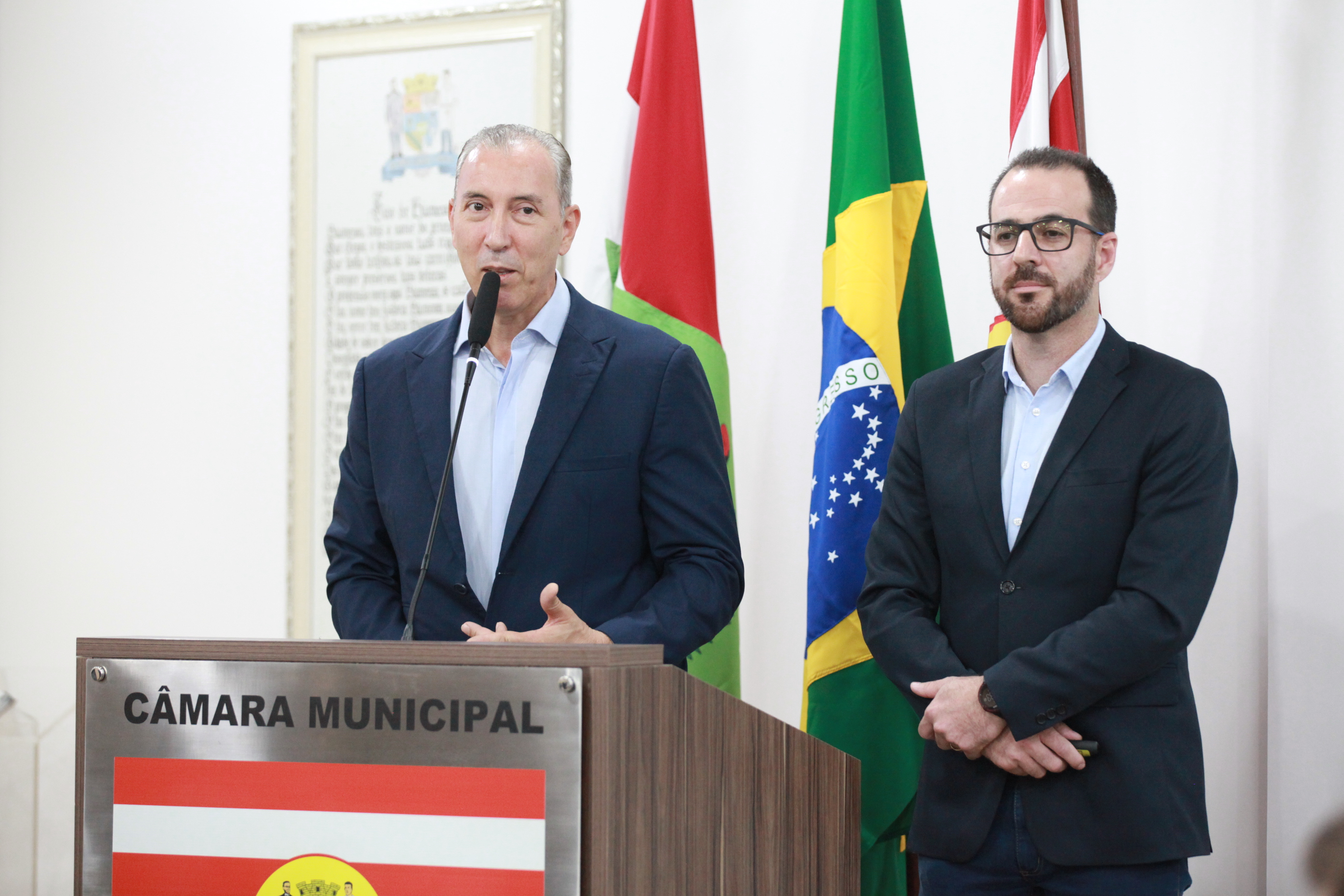 Representantes do Hospital Santo Antônio apresentam na tribuna resultados e planos da instituição