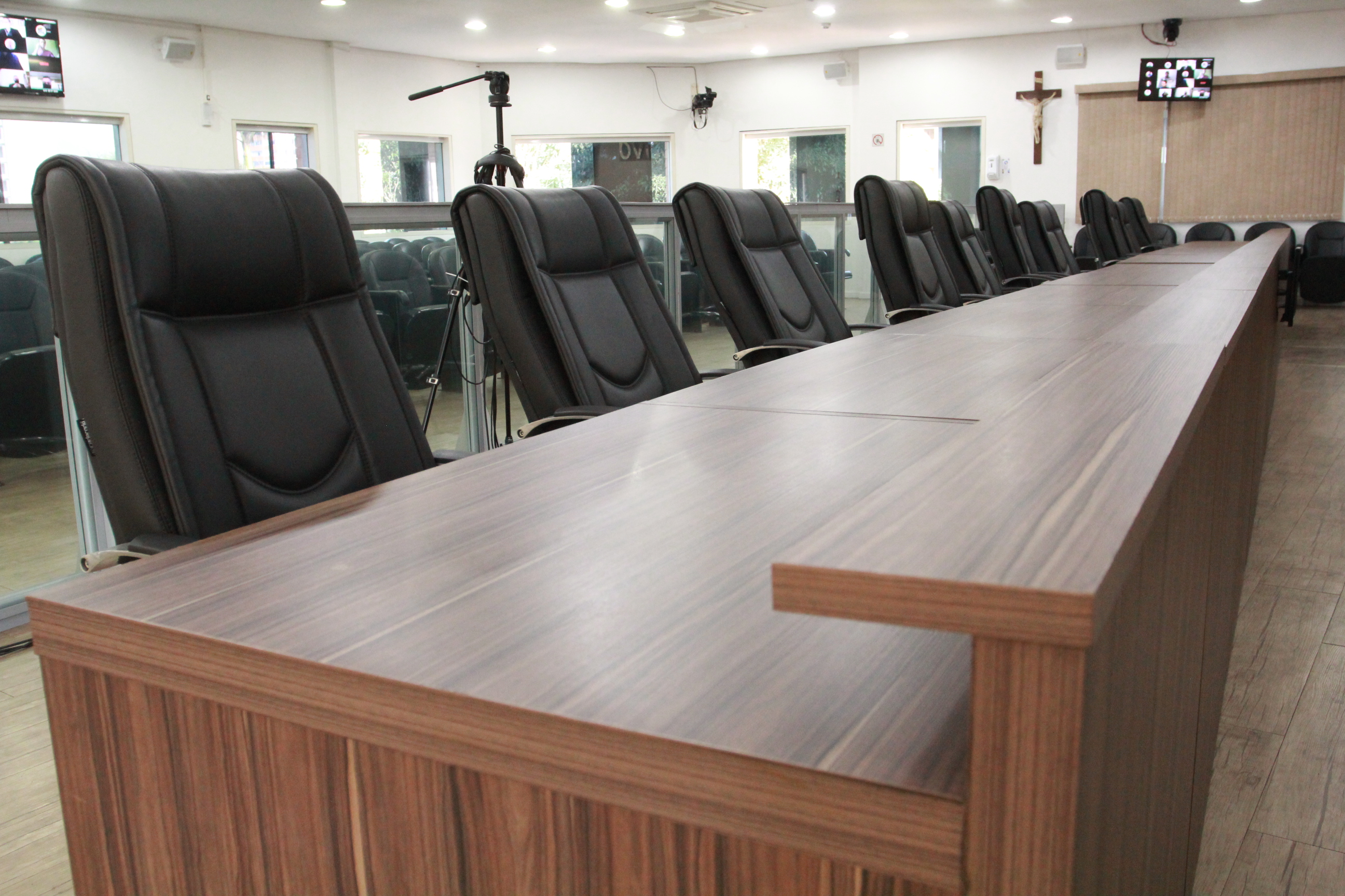 Presidente da Câmara realiza reunião extraordinária sobre o ato de violência no município