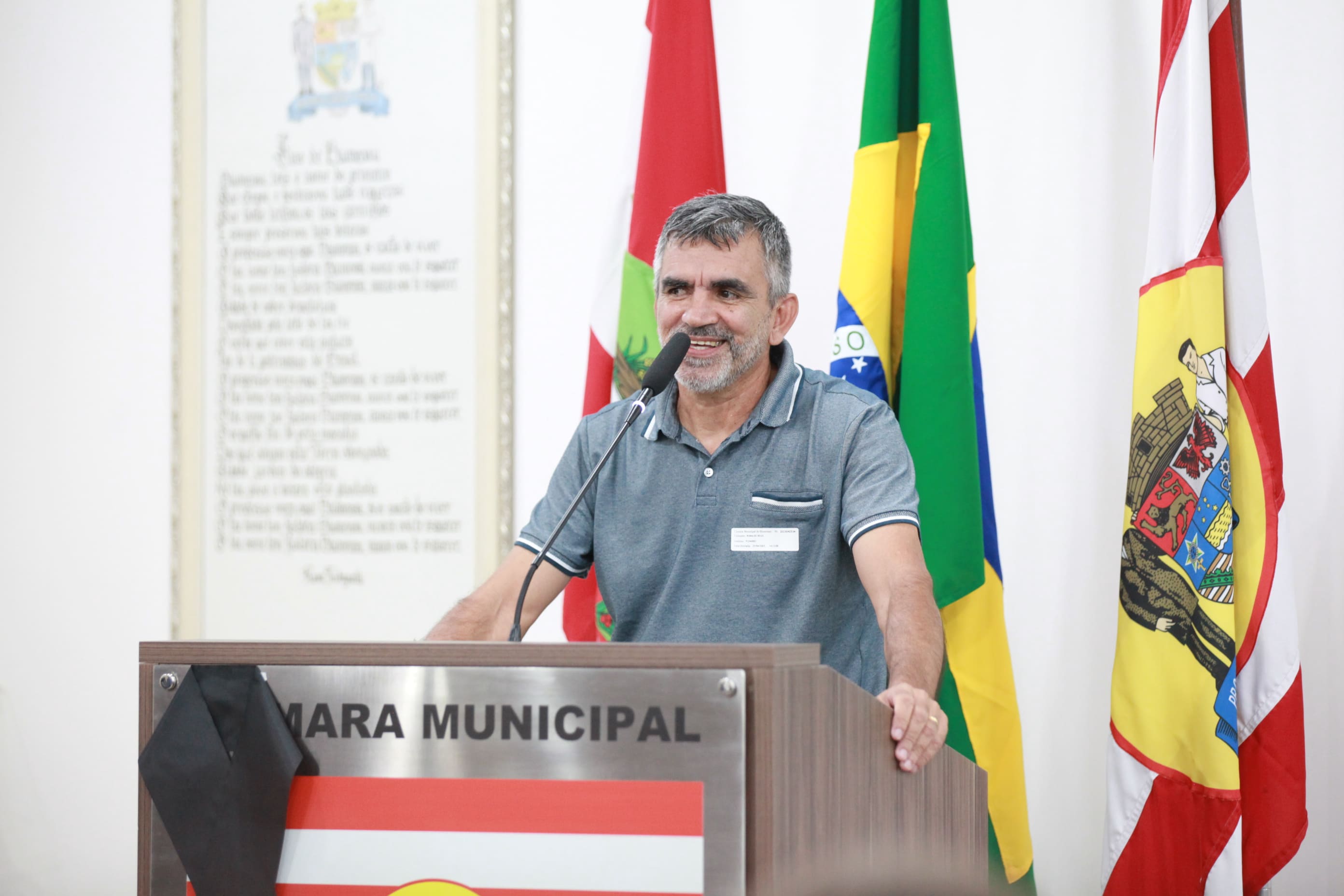 Presidente da Associação de Moradores da Rua Guilherme Poerner pede na tribuna melhorias na rede de esgoto
