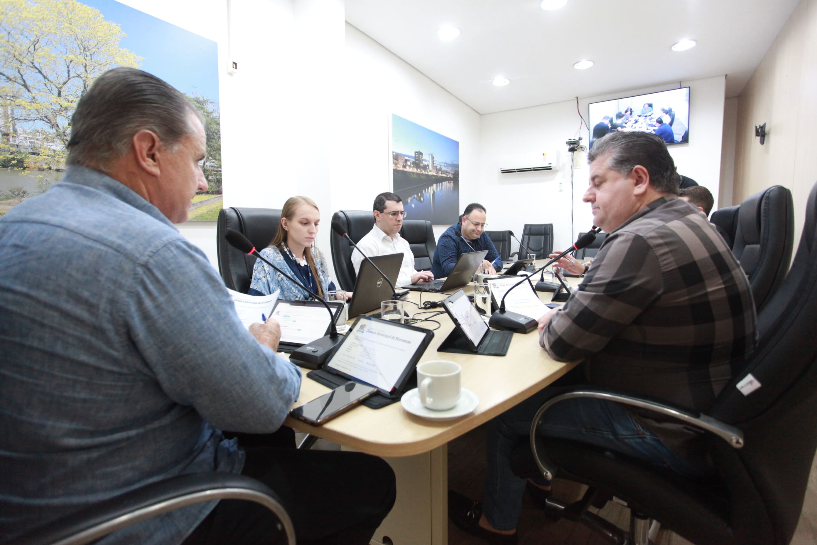 CCJ e Comissão de Finanças analisam projetos de lei, de decreto legislativo e emenda