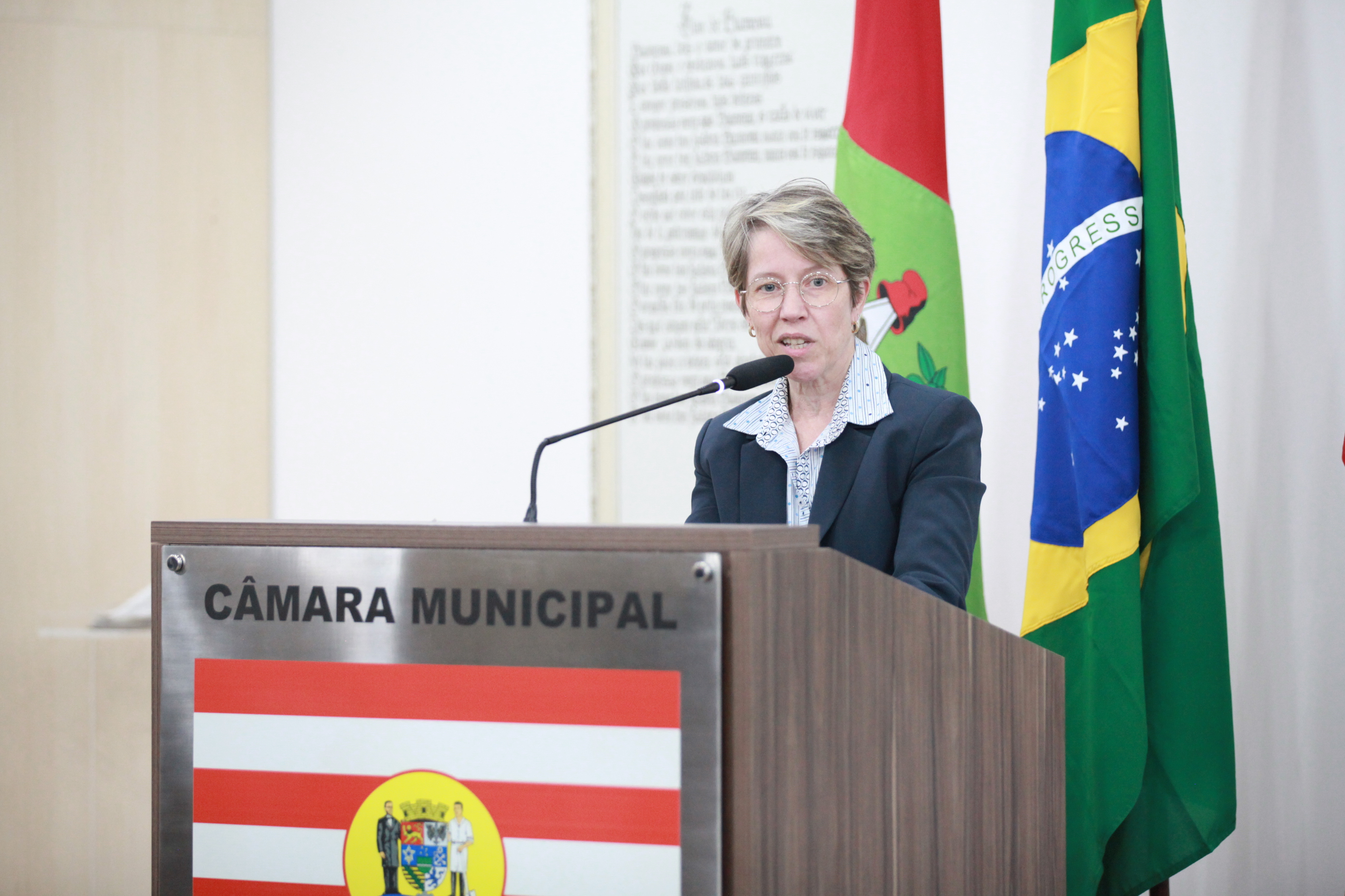 Vice-prefeita de Blumenau prestigia posse de vereador do PSDB