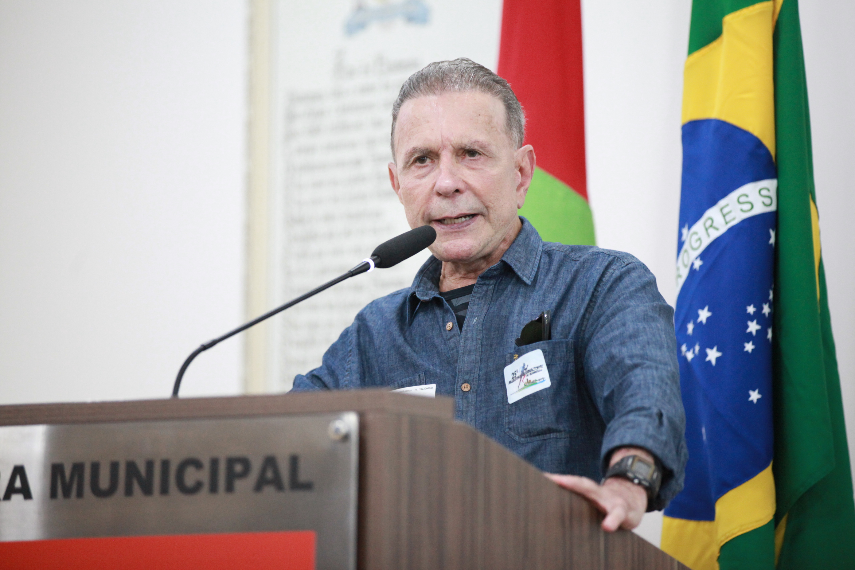 Presidente da CORBLU divulga 25ª edição da Maratona Internacional de Blumenau na Tribuna Livre