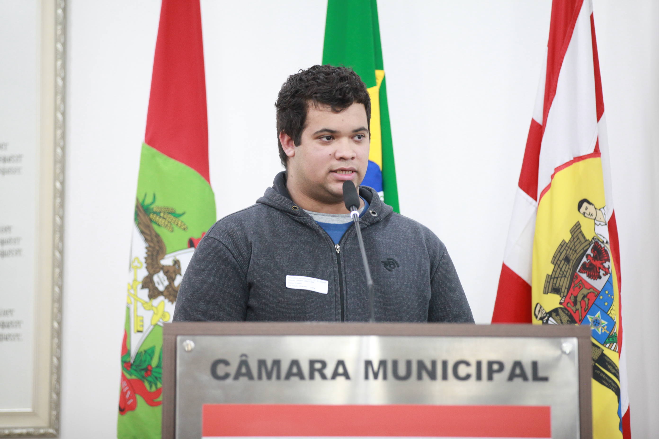 Professor divulga evento beneficente, na Tribuna Livre, para reativar fanfarra de escola