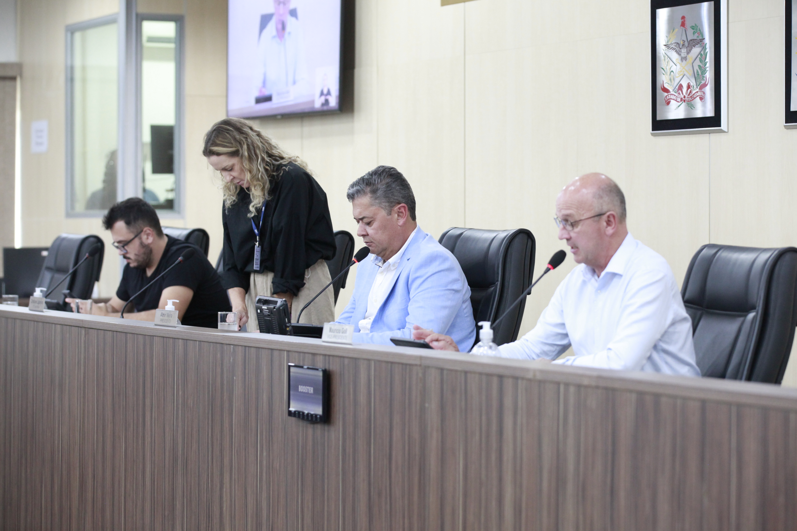 Câmara de Vereadores aprova projeto que institui programa de ouvidoria nas escolas