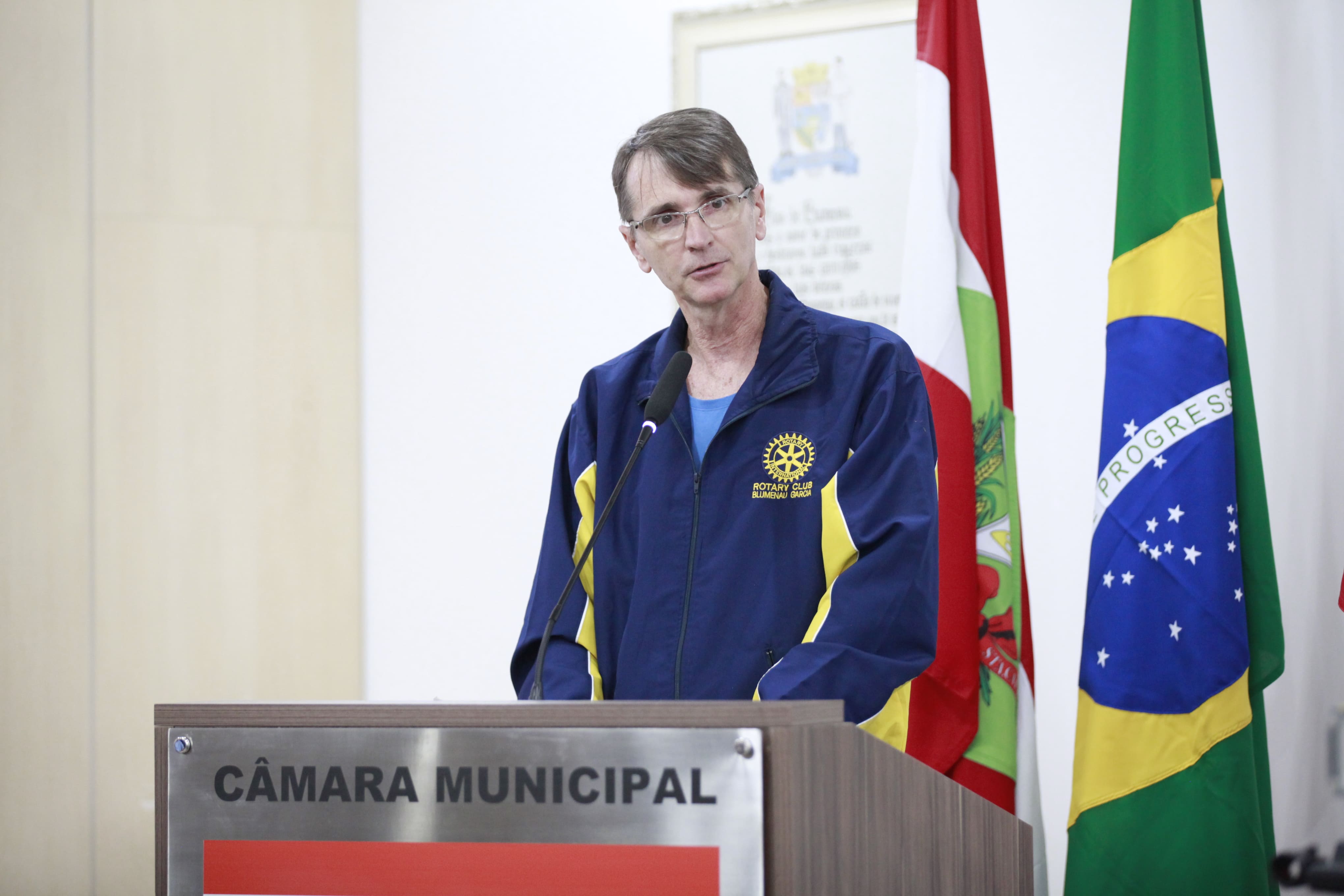 Presidente da Fundação Rotária amplia debate e destaca preservação da Nova Rússia na Tribuna Livre