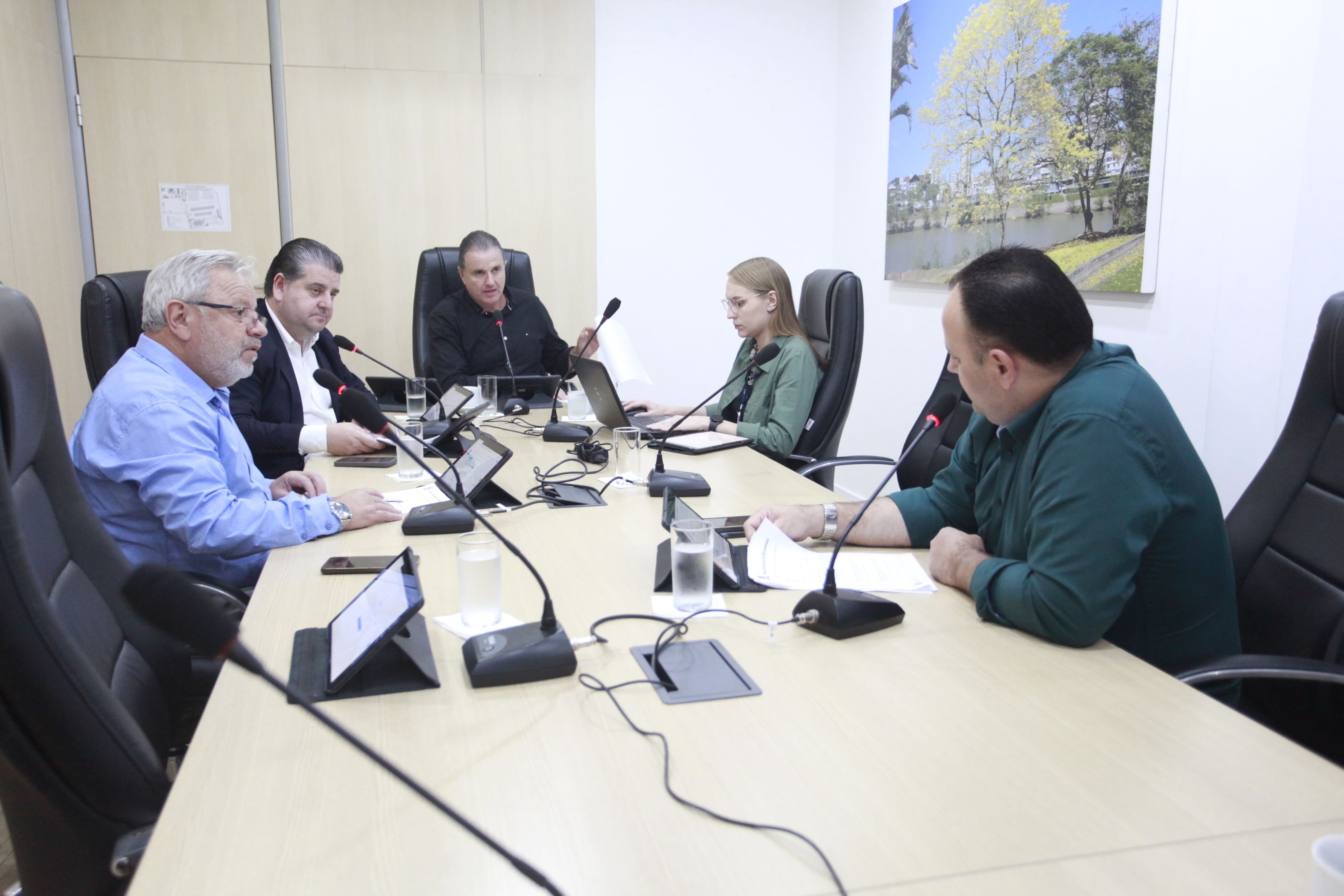 CCJ dá pareceres favoráveis a um projeto de lei, a um substitutivo global e a uma resolução da Mesa Diretora