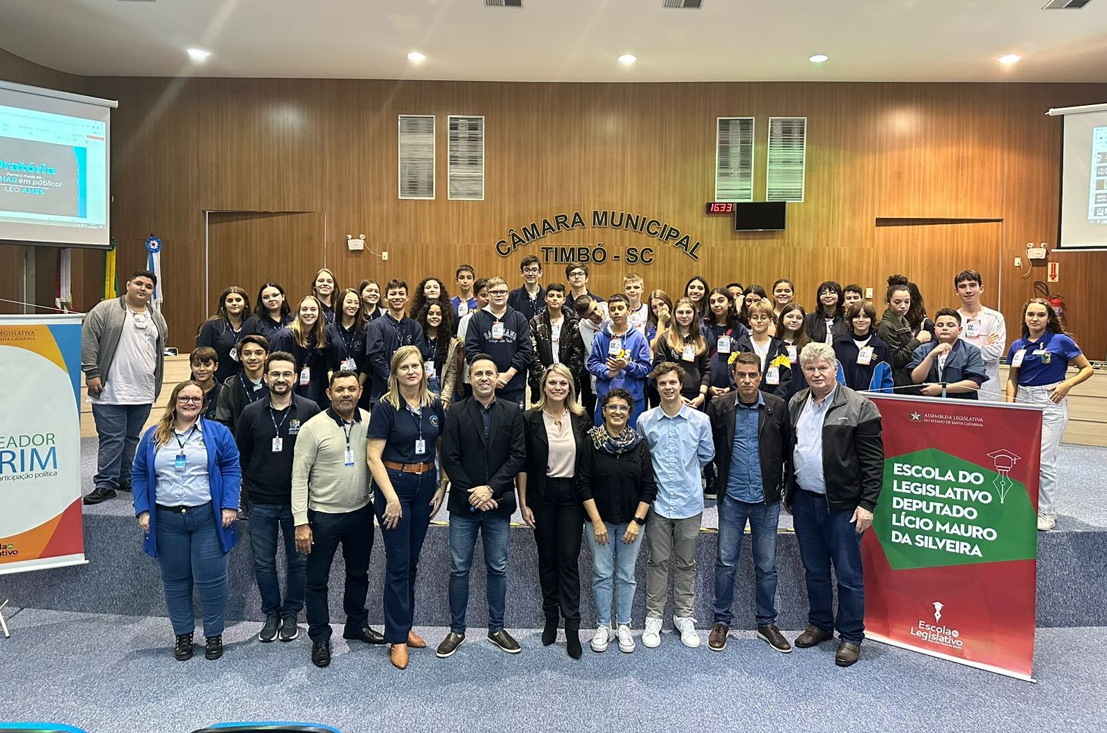 Vereadores Mirins de Blumenau participam de treinamento com a Escola do Legislativo 