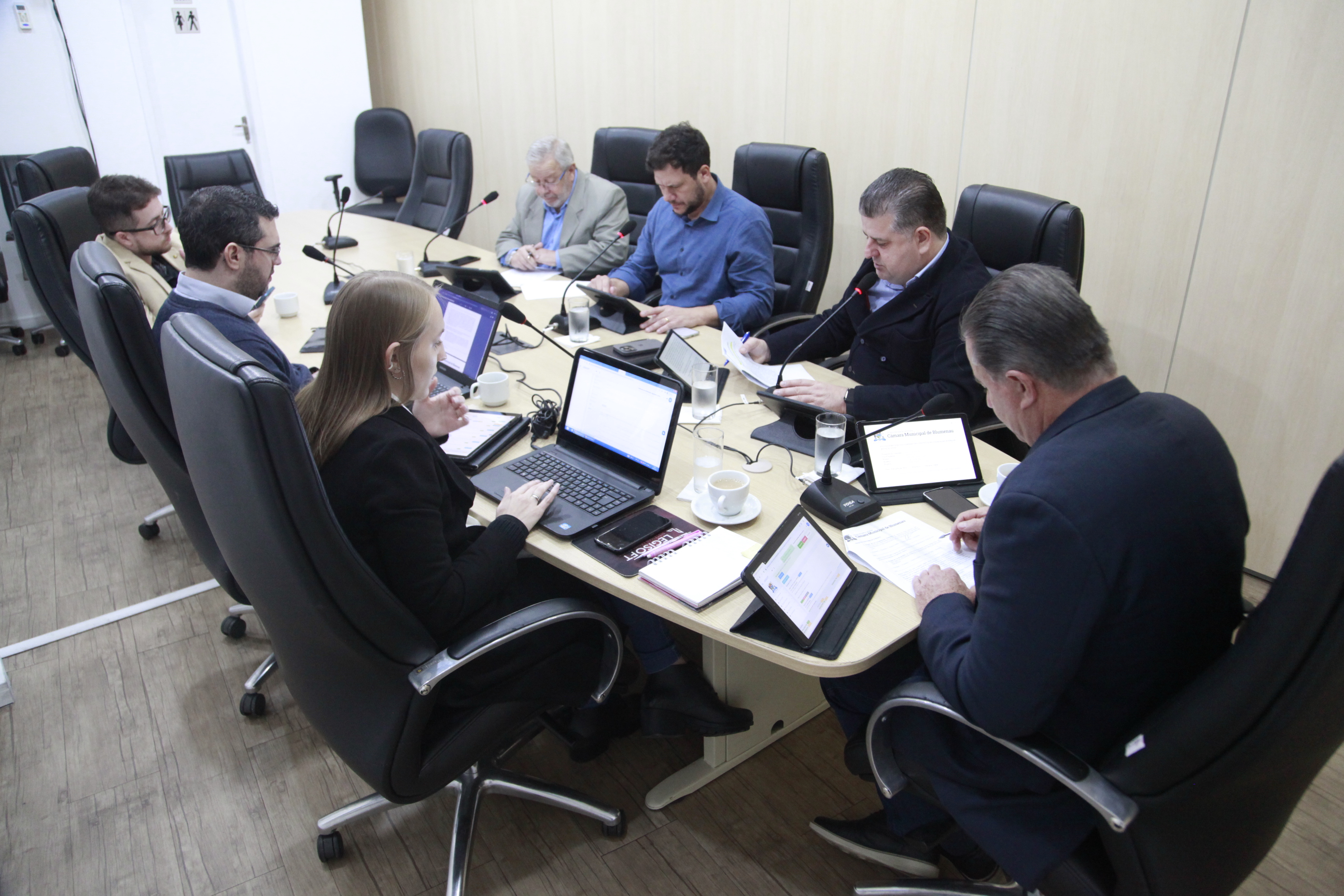 CCJ emite pareceres favoráveis a três projetos de lei e um decreto legislativo