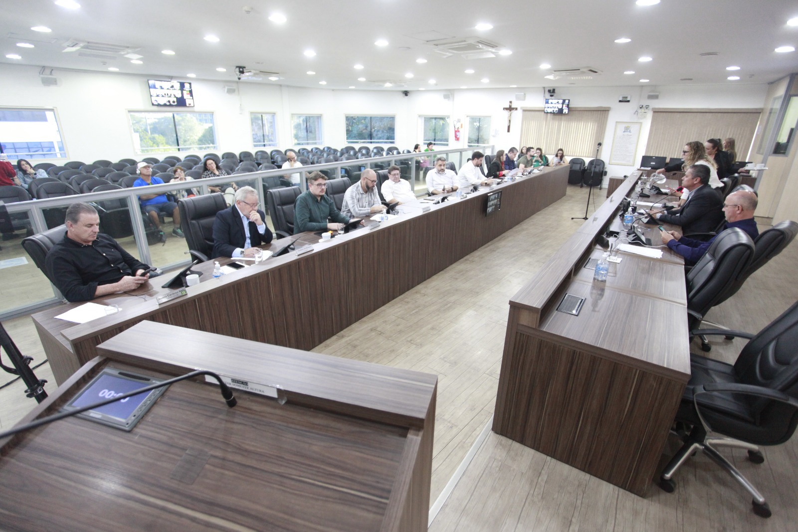 Vereadores aprovam sete projetos, requerimentos e moções em sessão ordinária