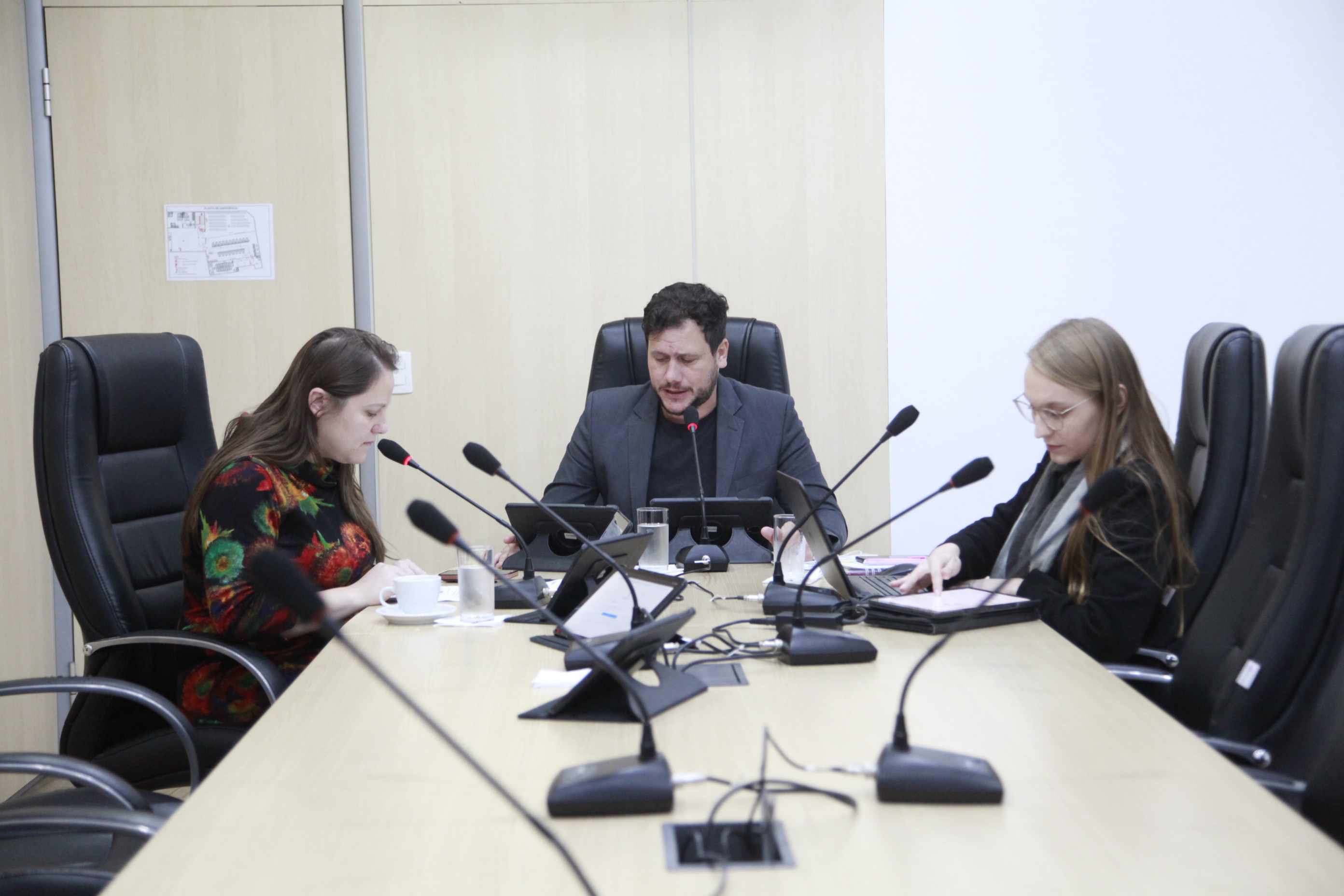 Comissões de Educação, de Transportes e de Turismo emitem parecer favorável a seis projetos de lei e duas emendas