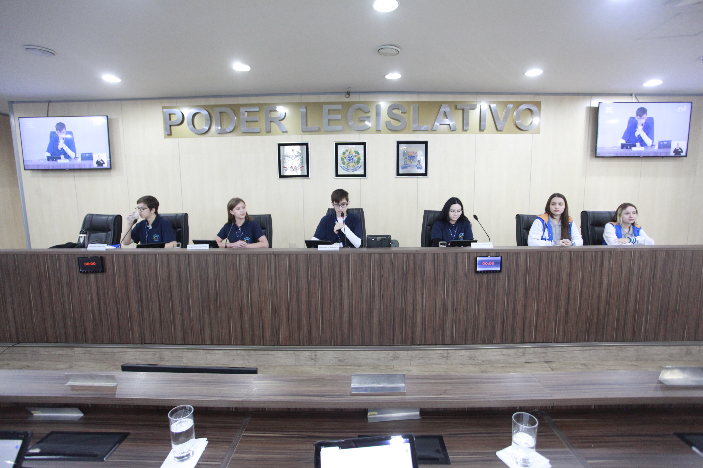 Vereadores mirins aprovam sete requerimentos na primeira sessão sob comando da nova Mesa Diretora