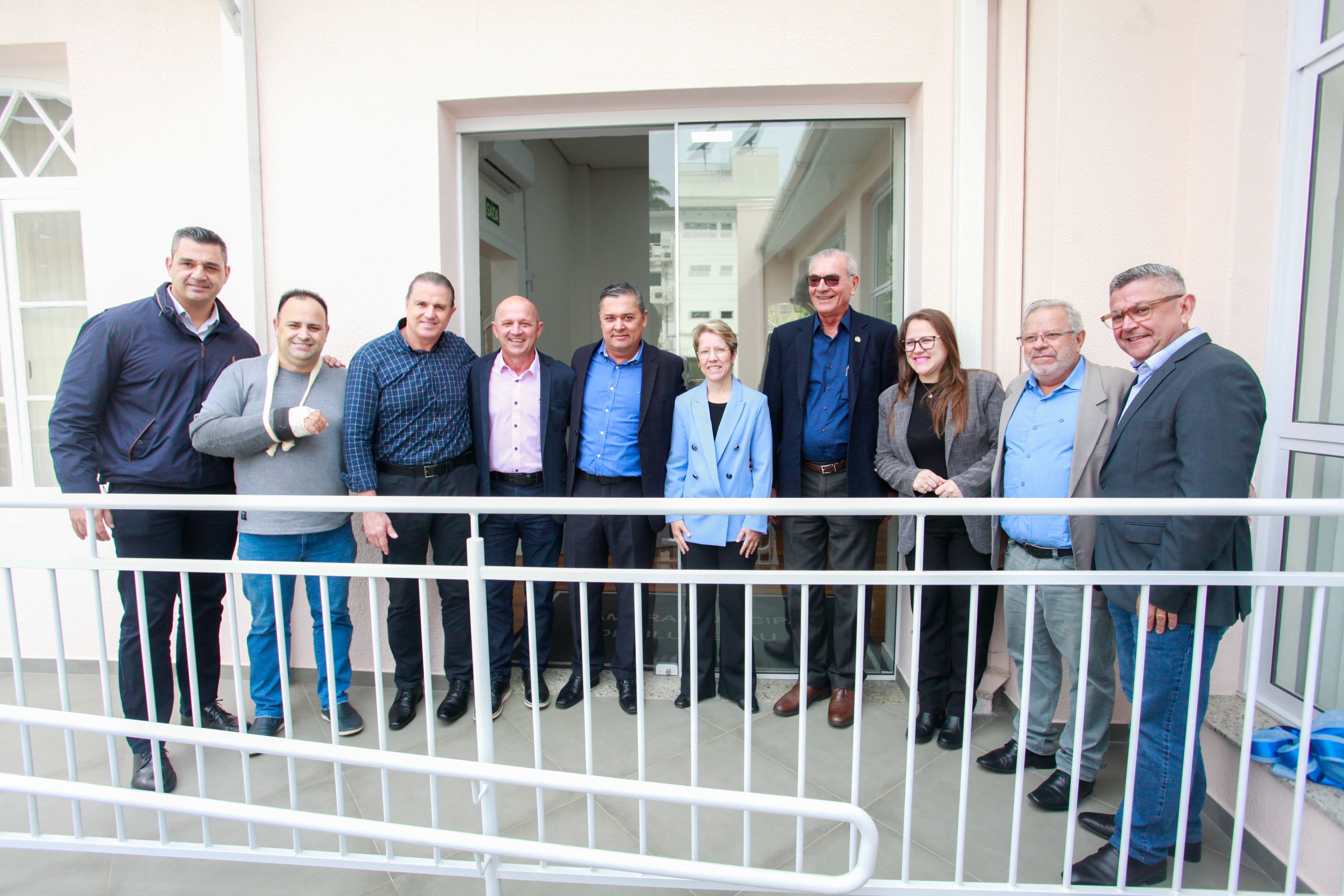 Câmara de Blumenau e Governo do Estado inauguram novo posto do Sine em espaço onde funcionam setores do Poder Legislativo de atendimento à comunidade