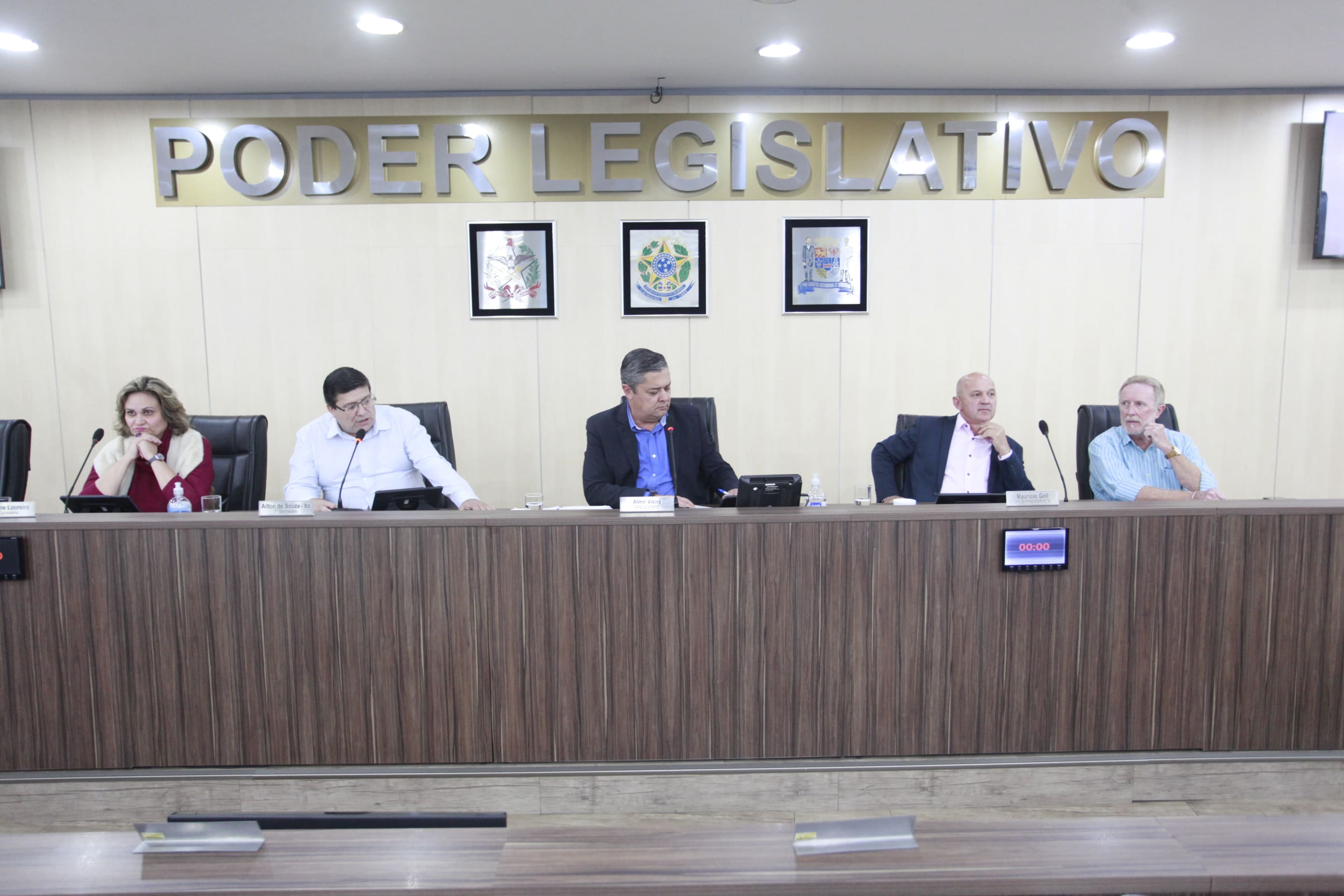 Câmara aprova duas redações finais, projeto de lei, requerimentos e moção em sessão ordinária 