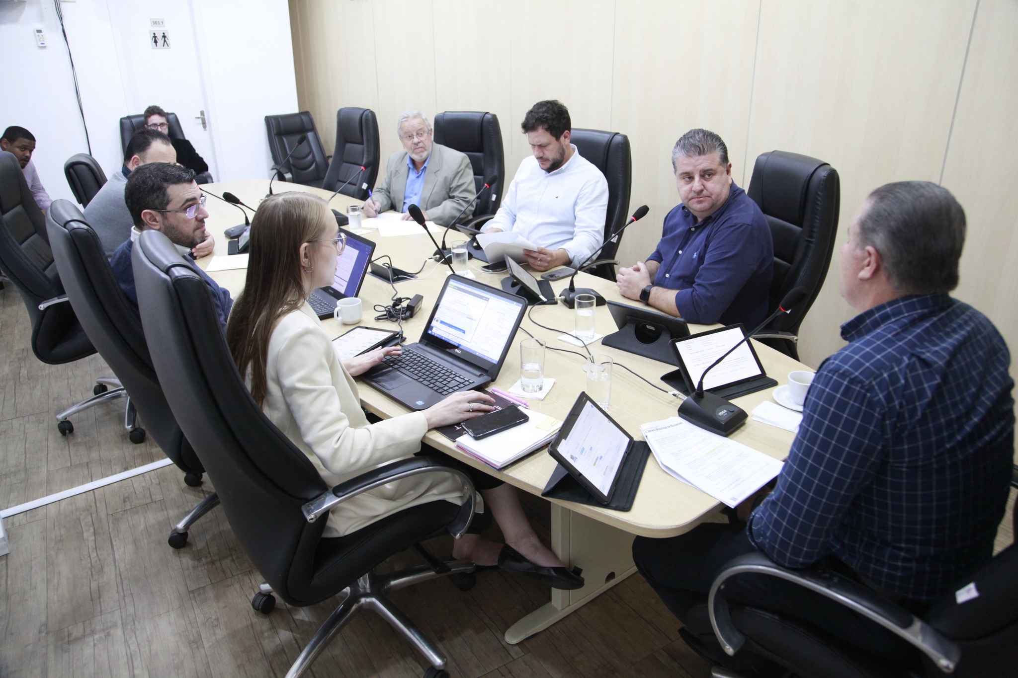 CCJ emite pareceres favoráveis a três projetos de lei, uma emenda e um veto