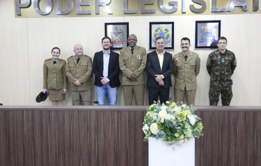 Legislativo blumenauense homenageia três integrantes da Polícia Militar com a Comenda Municipal do Mérito Duque de Caxias