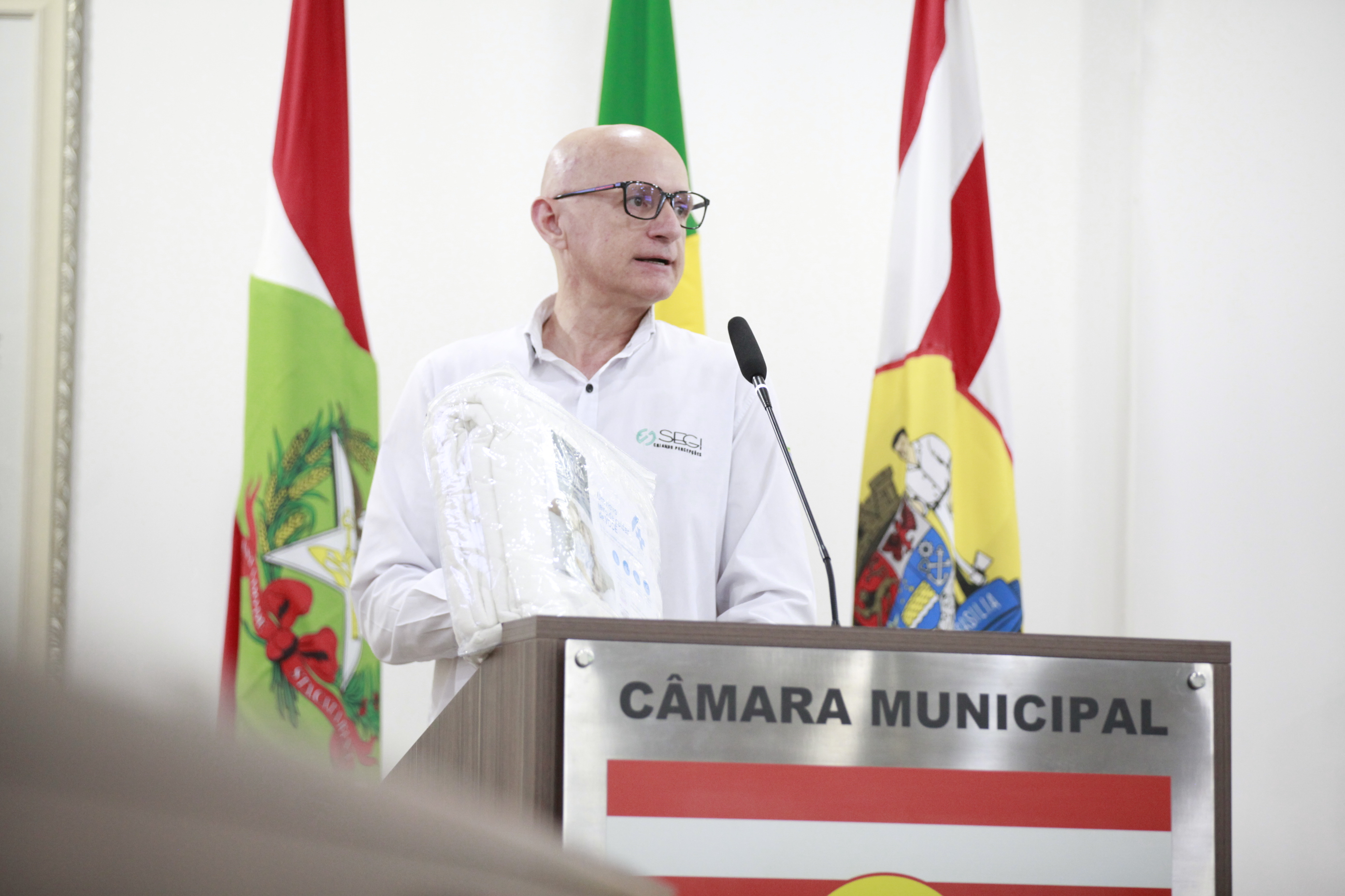 Empresários ocupam tribuna livre para falar sobre os benefícios dos tecidos Four T com tecnologia Magna Flow para o bem-estar humano