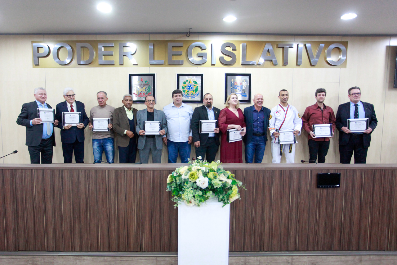 Câmara de Vereadores homenageia personalidades, empresa e instituições pelos relevantes serviços prestados ao município