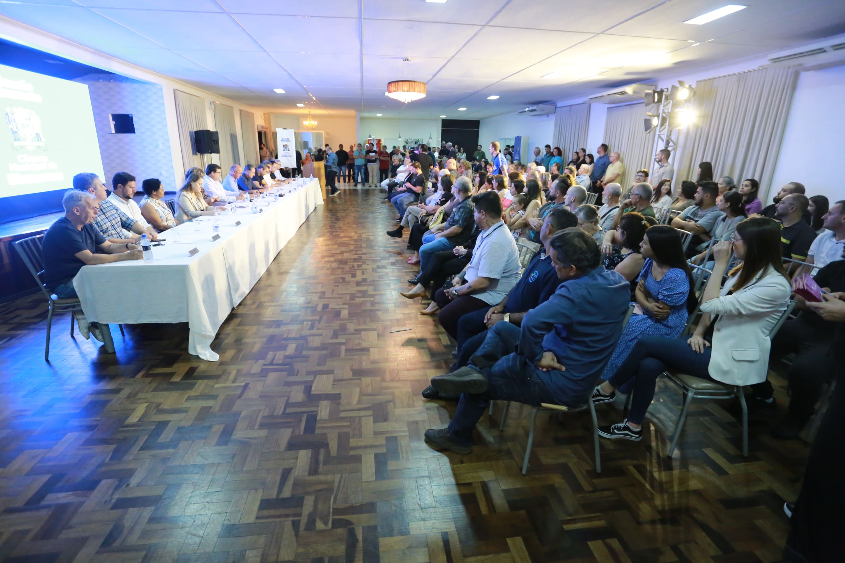 Sessão Itinerante da Câmara de Vereadores reúne cerca de 130 pessoas do bairro Escola Agrícola e região