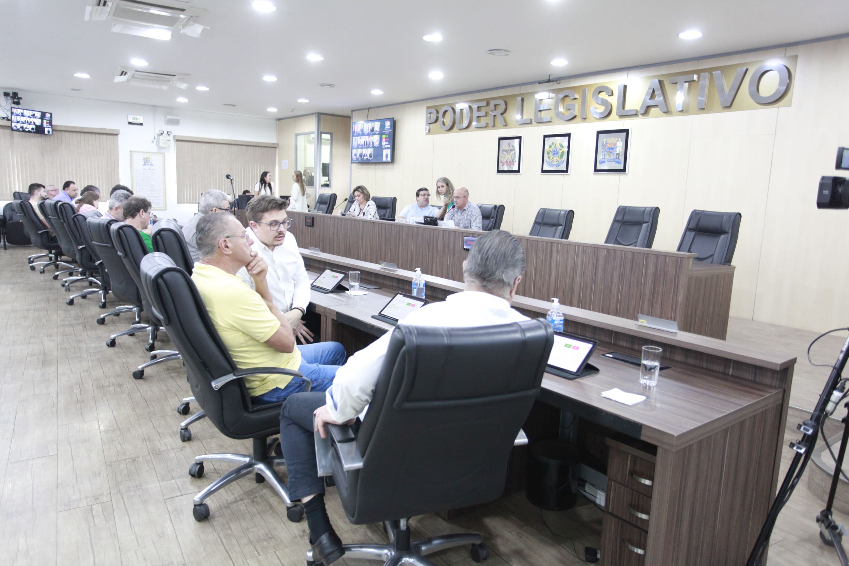 Vereadores aprovam nove projetos, requerimentos e moções em sessão ordinária