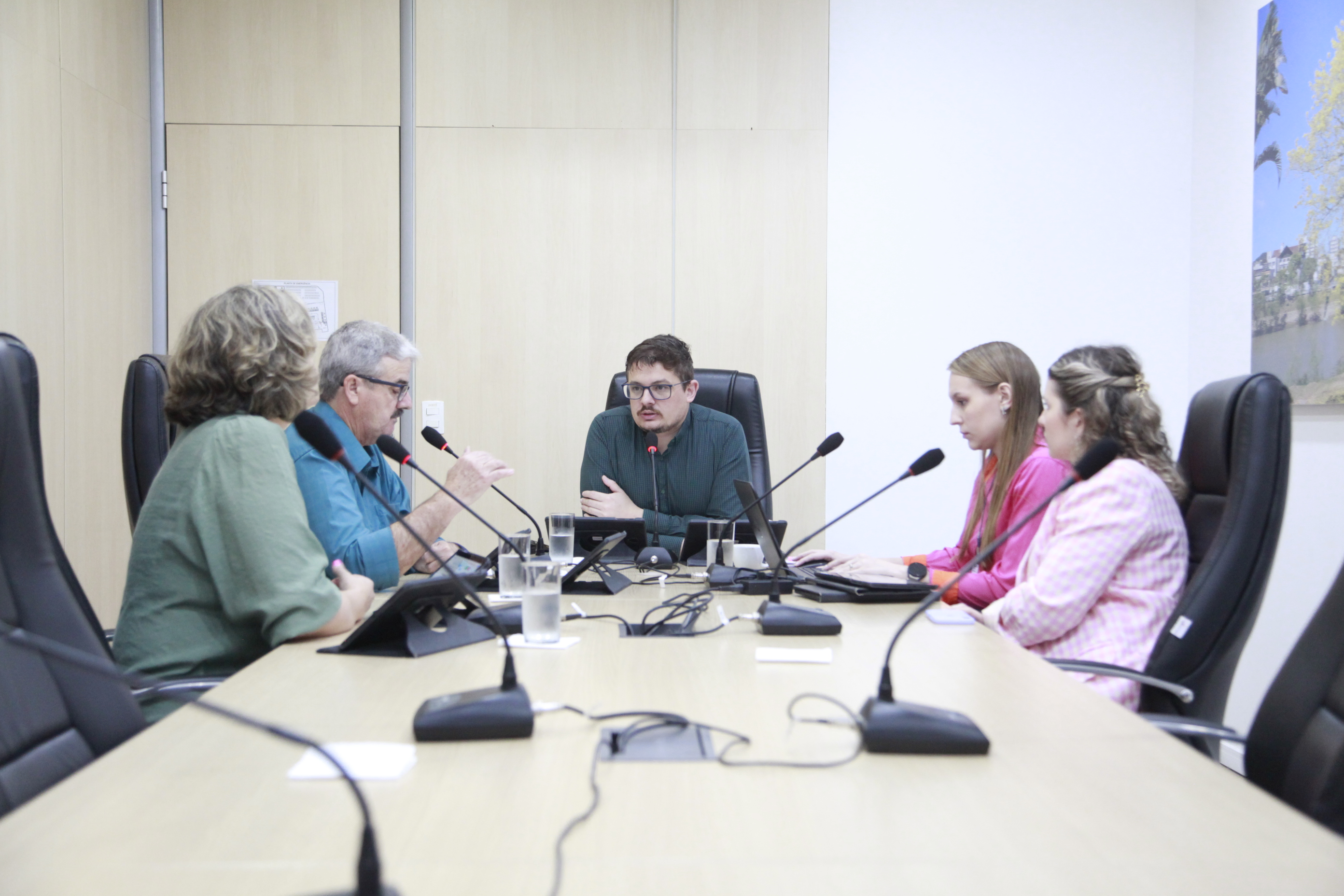 Comissões de Educação, de Transportes e de Turismo emitem pareceres favoráveis a uma emenda e dois projetos de lei