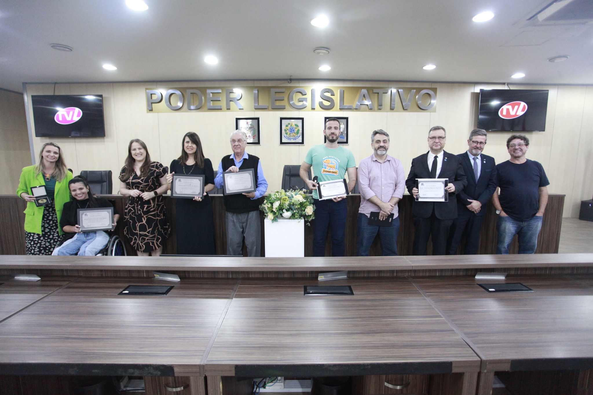 Câmara de Vereadores entrega Comendas Municipais do Mérito a personalidades e entidades da cidade