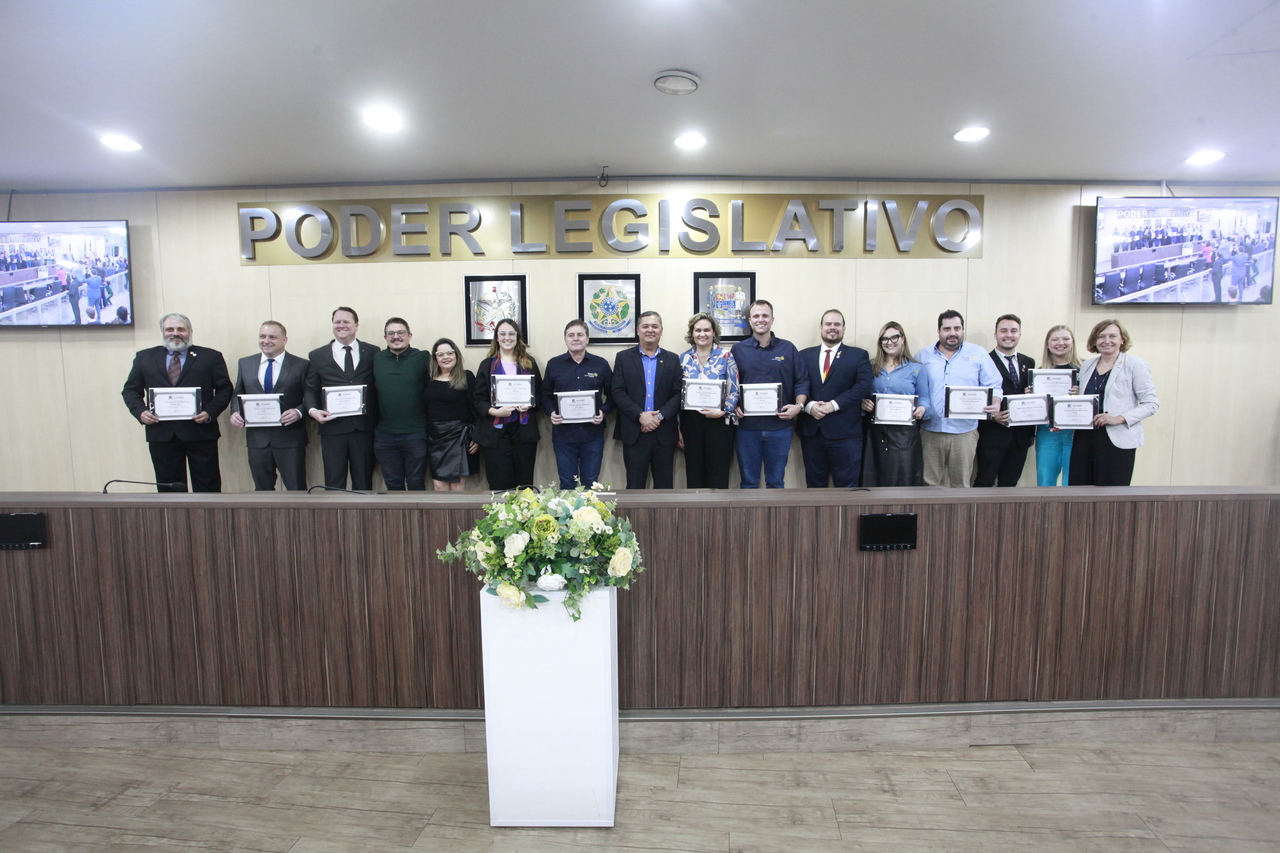 Câmara homenageia os clubes de Rotary da cidade em sessão solene que comemora os 100 anos da organização no Brasil 