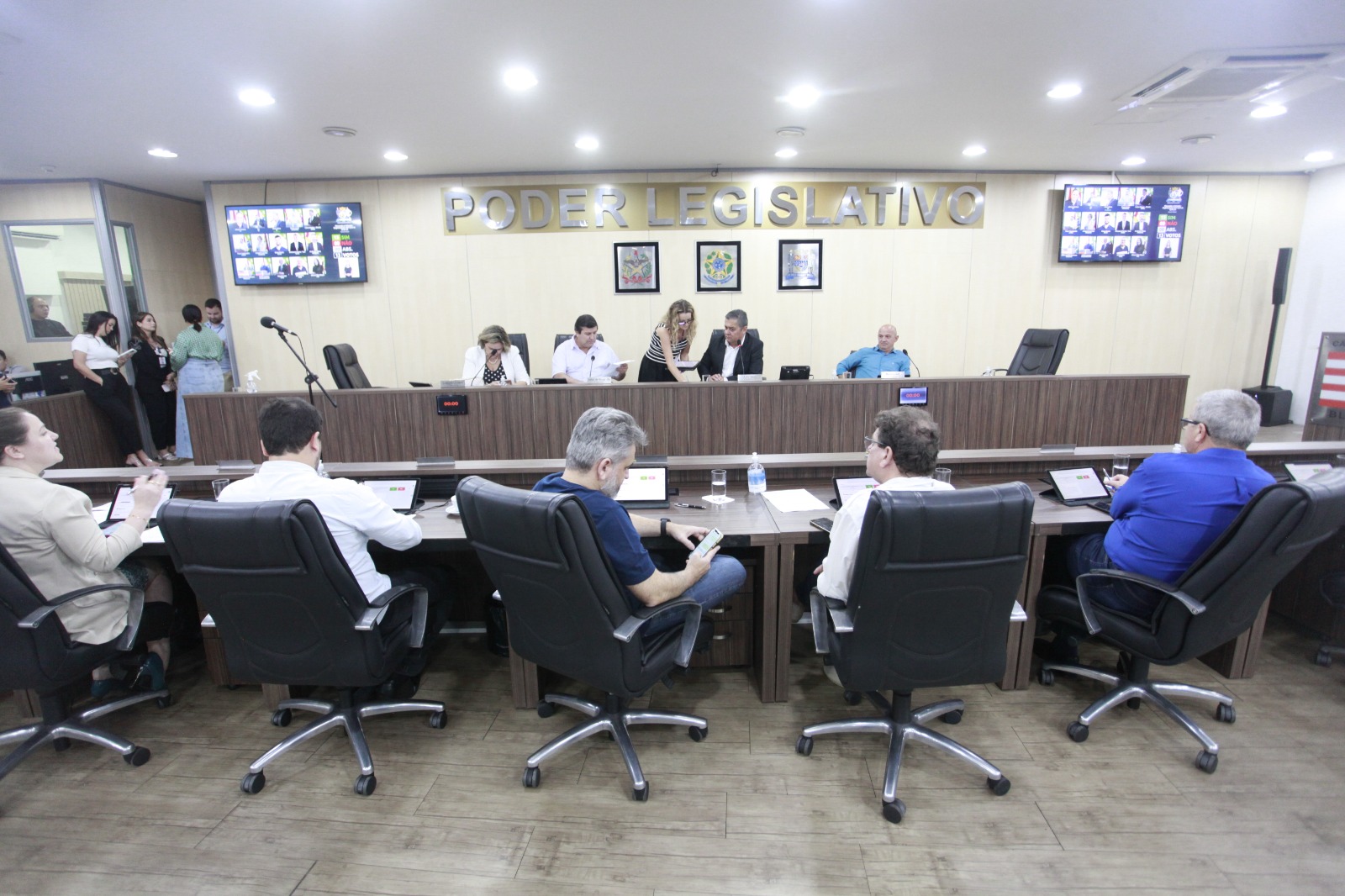 Vereadores aprovam dois projetos de lei e duas redações finais