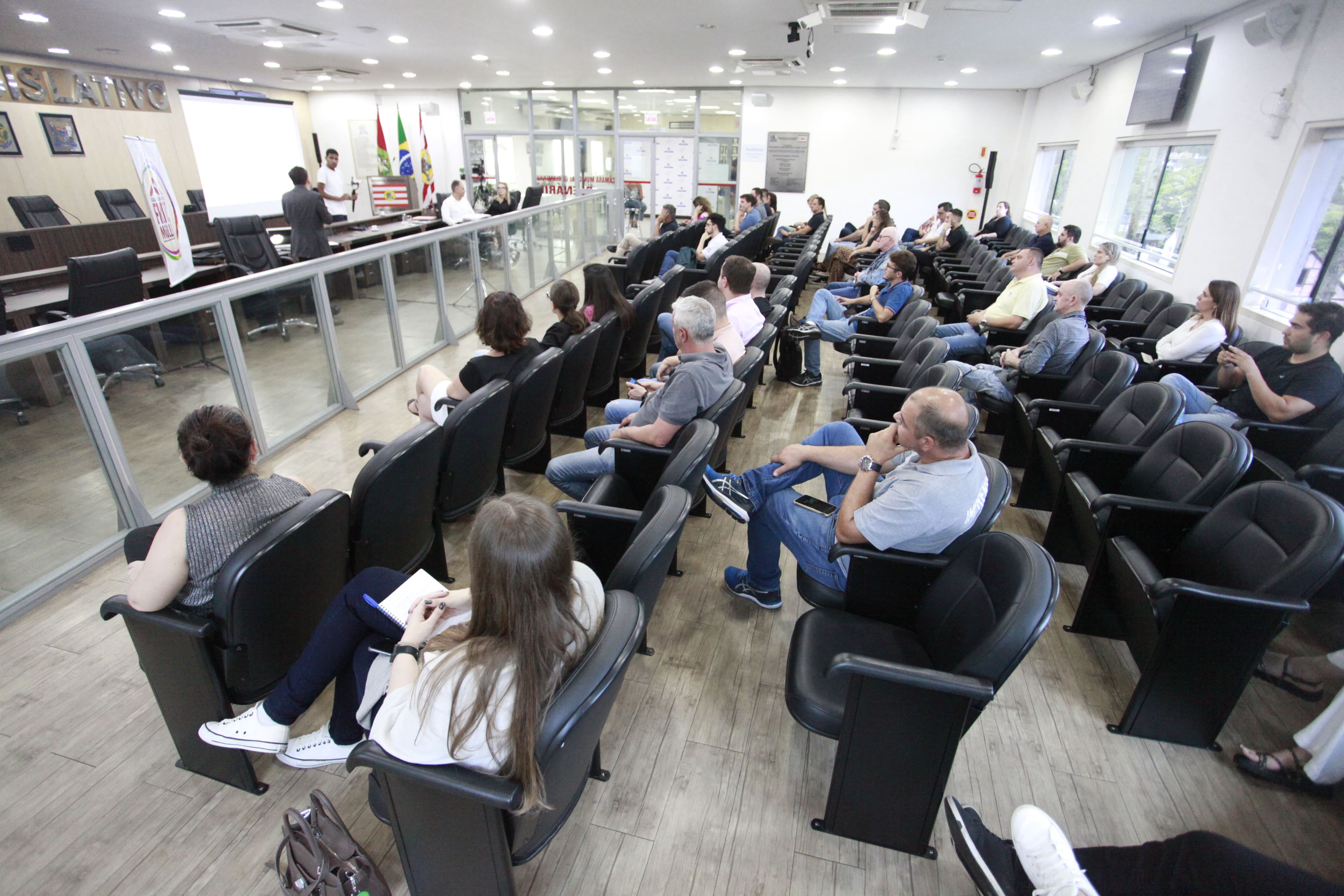 Escola do Legislativo promove palestras com amplo conhecimento sobre a nova Lei de Licitações e Contratos Administrativos